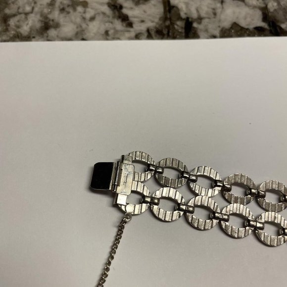 Vintage Signed Pamar Costume Silver Tone Metal Bracelet with Safety Chain Clasp - Picture 5 of 11